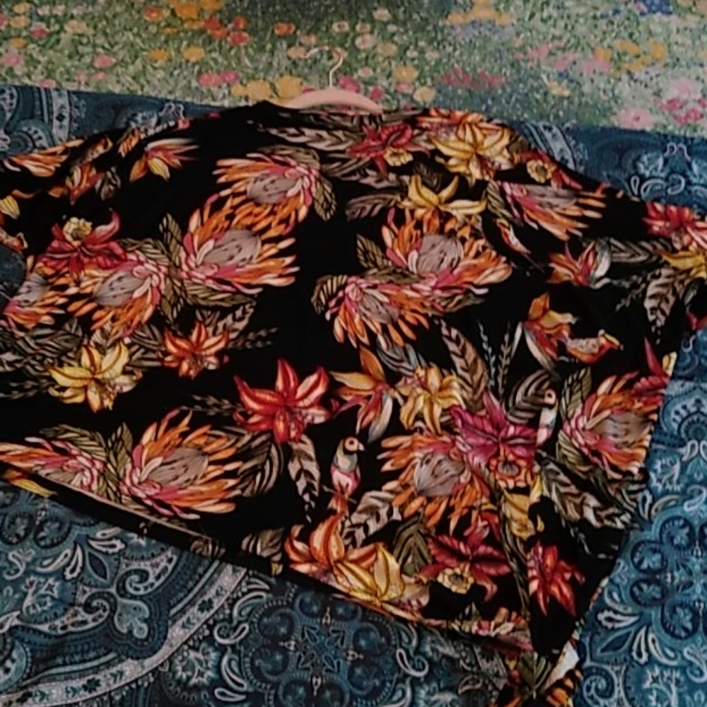 Asymmetrical blouse floral 1X